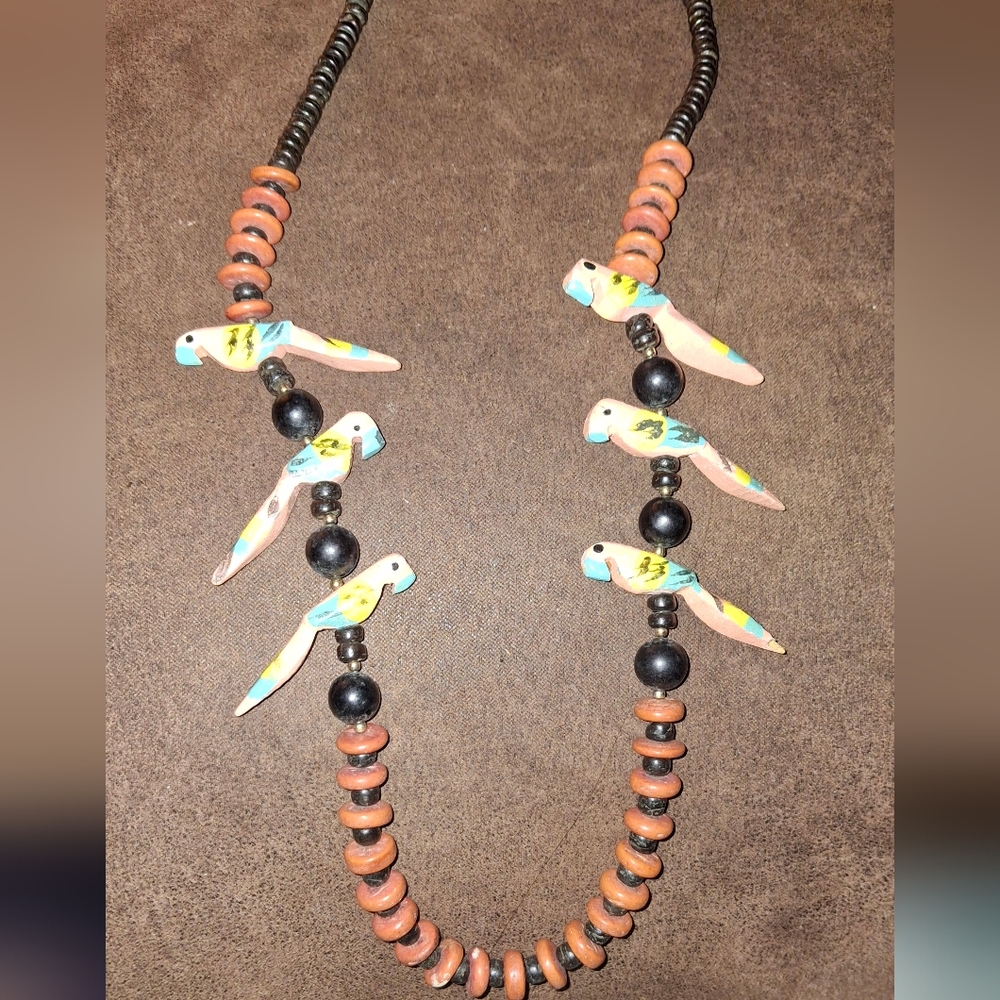Vintage Tropical Carved Wooden Parrot Painted Beaded Necklace - Picture 3 of 5